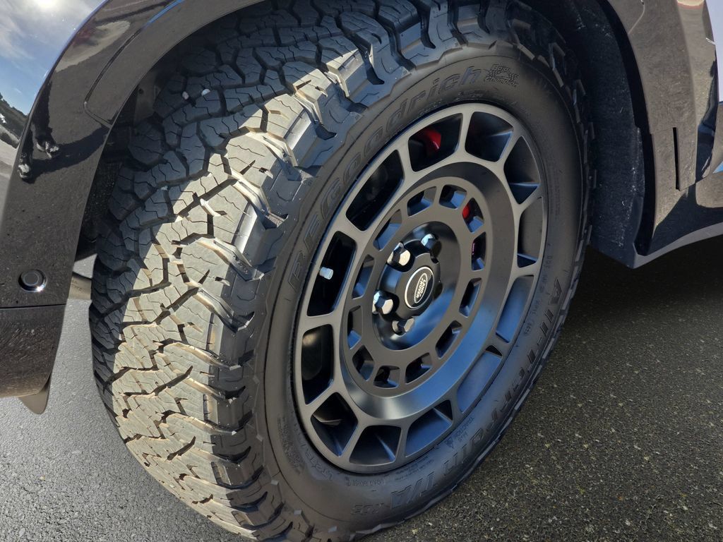 New 2026 Land Rover Defender 110 X-Dynamic SE AWD/4WD image 38