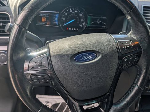 Used 2016 Ford Explorer XLT w/ Equipment Group 202A AWD/4WD image 18