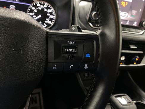 Certified 2025 Nissan Rogue SV AWD/4WD image 17