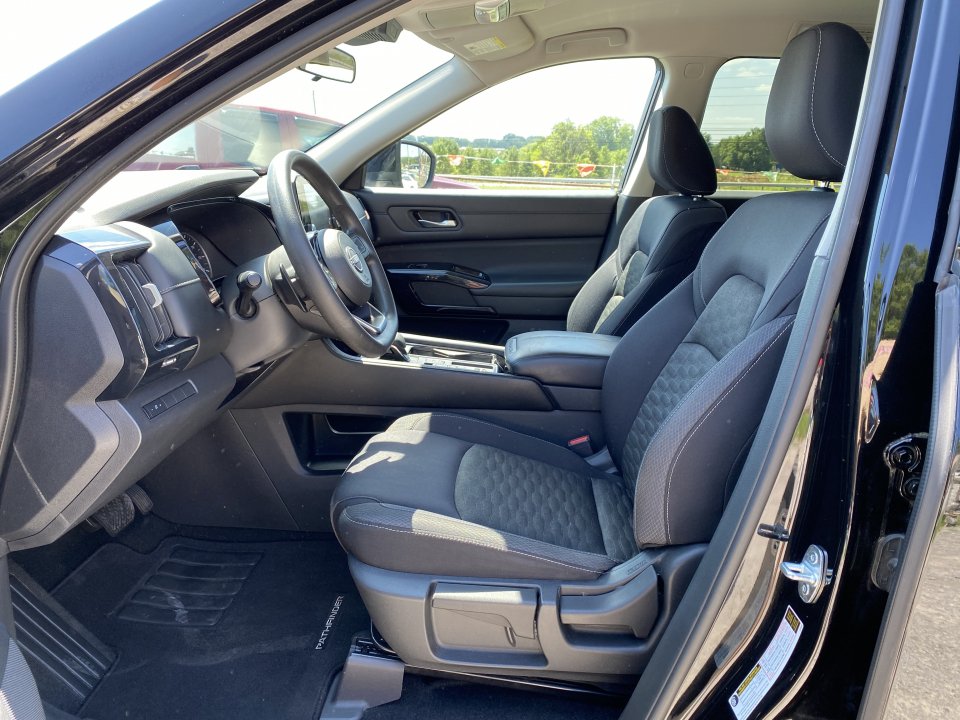 Used 2022 Nissan Pathfinder S FWD image 10