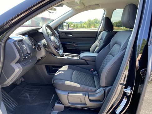 Used 2022 Nissan Pathfinder S FWD image 10