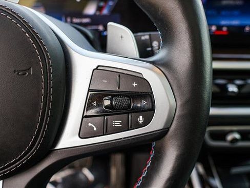 Used 2025 BMW X7 M60i image 16