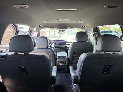 Used 2025 Buick Enclave Preferred image 12