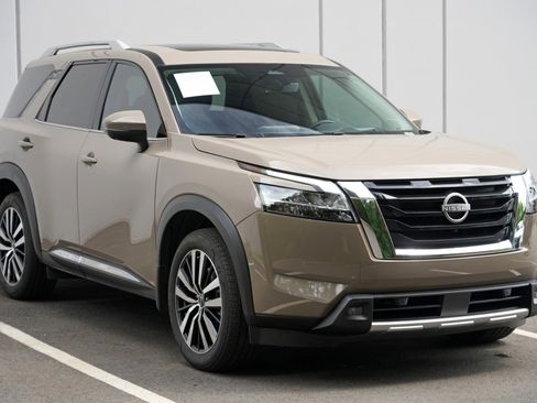 Used 2024 Nissan Pathfinder Platinum FWD image 56