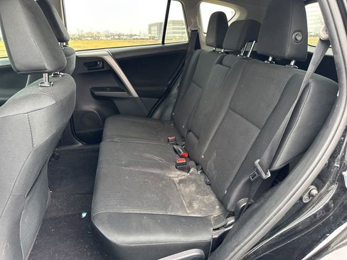 Used 2018 Toyota RAV4 LE image 14