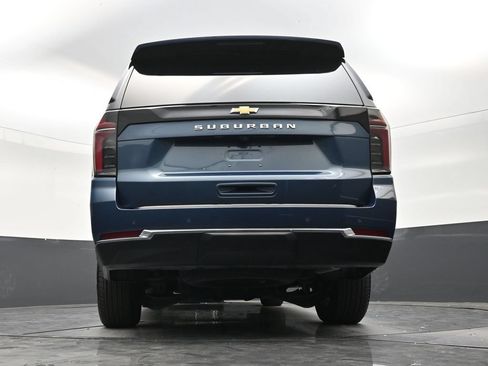 Used 2025 Chevrolet Suburban LS RWD image 25