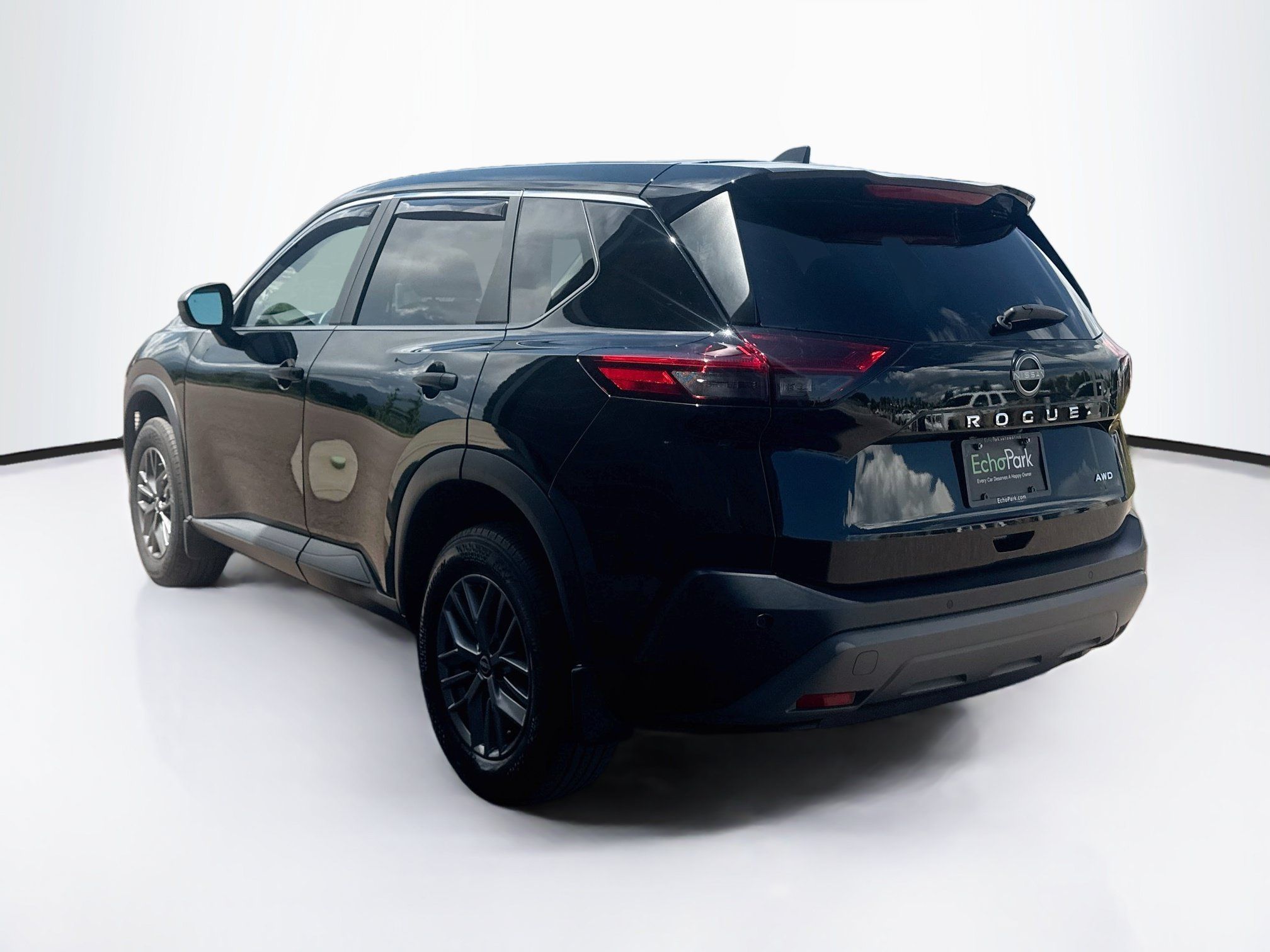 Used 2023 Nissan Rogue S AWD/4WD image 5