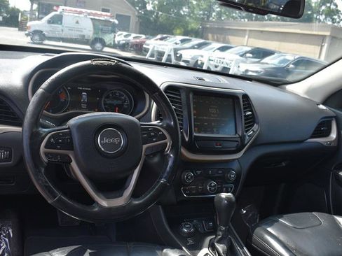 Used 2017 Jeep Cherokee Limited image 10