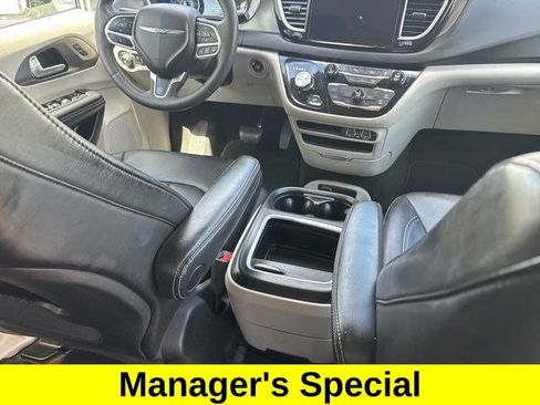 Used 2024 Chrysler Pacifica Touring-L FWD image 36