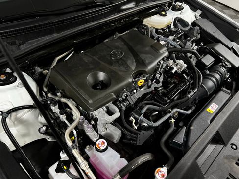 Used 2025 Toyota Camry LE image 10