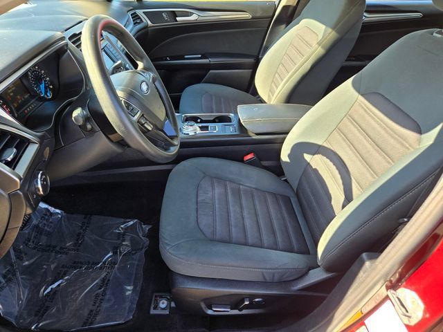 Used 2017 Ford Fusion SE FWD image 10