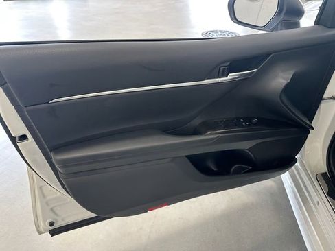 Used 2024 Toyota Camry SE image 32