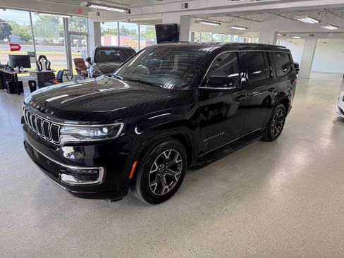 Used 2024 Jeep Wagoneer Series III AWD/4WD image 5