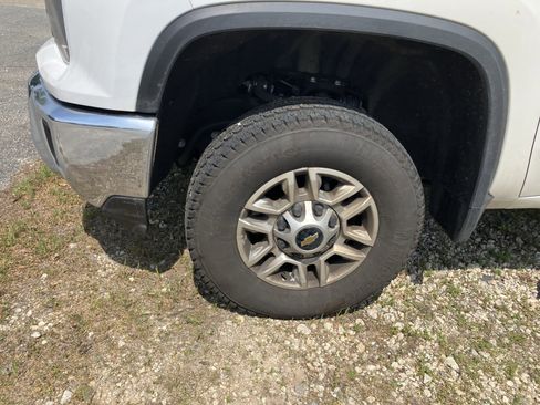 Used 2025 Chevrolet Silverado 2500 W/T w/ WT Convenience Package image 5