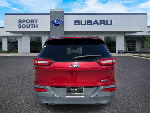 Used 2017 Jeep Cherokee Latitude w/ Safety/Convenience Group FWD image 4