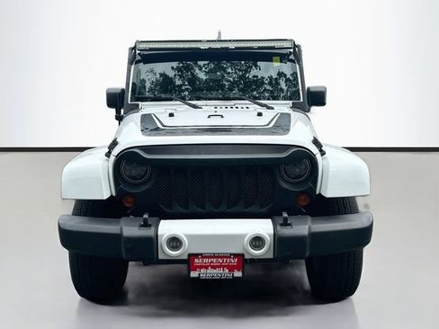 Used 2012 Jeep Wrangler Unlimited Sahara AWD/4WD image 4