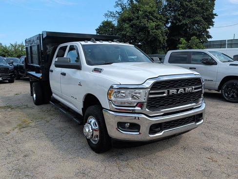 Used 2022 RAM 3500 Tradesman w/ Chrome Appearance Group AWD/4WD image 8