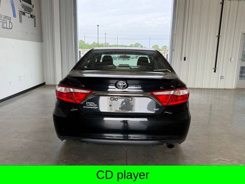 Used 2015 Toyota Camry SE image 3