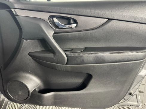 Used 2020 Nissan Rogue SV image 41