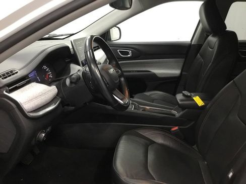 Used 2022 Jeep Compass Latitude AWD/4WD image 5