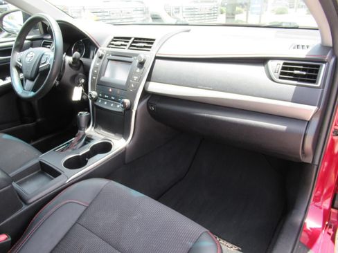Used 2017 Toyota Camry SE w/ Four Season Floor Mat Package FWD image 11