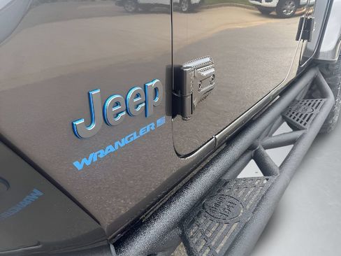 Used 2024 Jeep Wrangler Unlimited AWD/4WD image 25