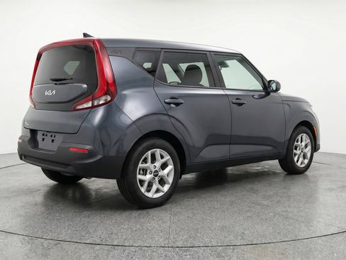 Used 2025 Kia Soul LX w/ LX Technology Package FWD image 9