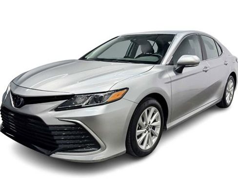 Used 2024 Toyota Camry LE image 5