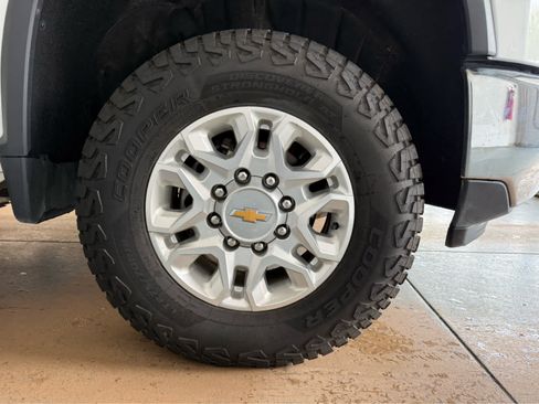 Used 2024 Chevrolet Silverado 2500 LTZ AWD/4WD image 11