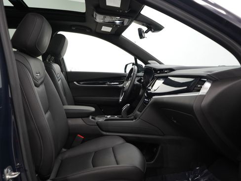 Used 2025 Cadillac XT6 Premium Luxury w/ Technology Package image 11