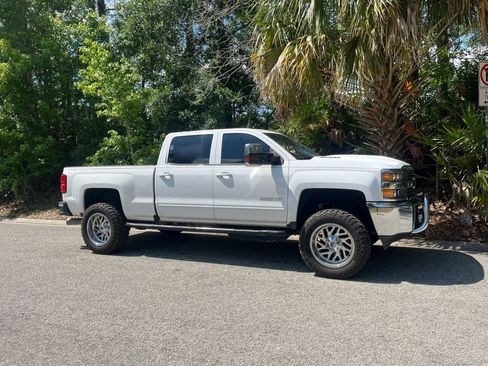 Used 2017 Chevrolet Silverado 2500 LT AWD/4WD image 3