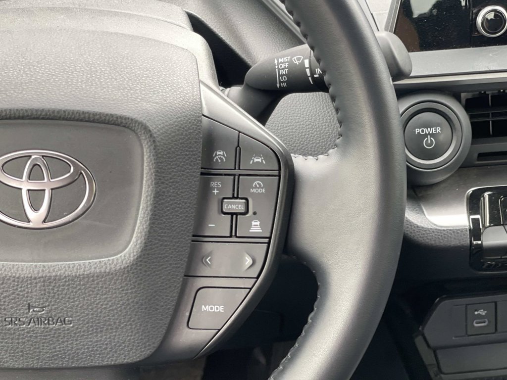 Used 2025 Toyota Prius LE FWD image 10
