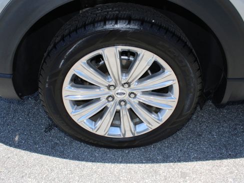 Used 2023 Ford Explorer Limited w/ Limited Technology Package RWD image 14