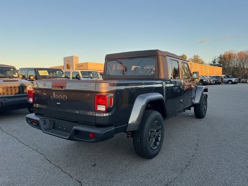 New 2026 Jeep Gladiator Sport image 7