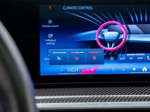 Certified 2024 BMW X6 M60i w/ Dynamic Handling Package image 27