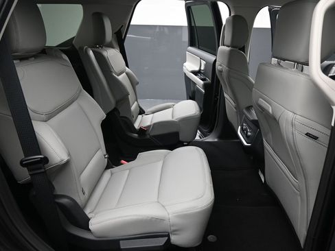 New 2026 Ford Expedition Active image 18