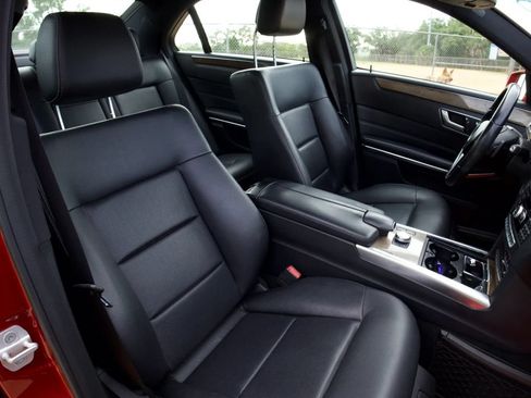 Used 2014 Mercedes-Benz E 350 4MATIC Sedan image 16