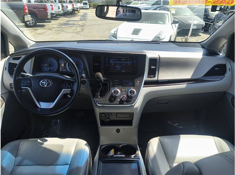 Used 2015 Toyota Sienna XLE FWD image 6