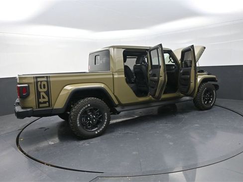 Used 2025 Jeep Gladiator Sport image 31