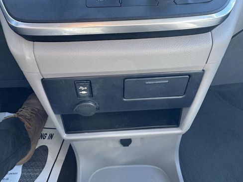 Used 2015 Toyota Sienna L image 47