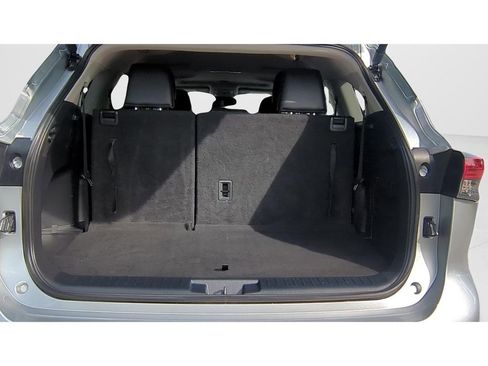 Certified 2024 Toyota Highlander XLE AWD/4WD image 9