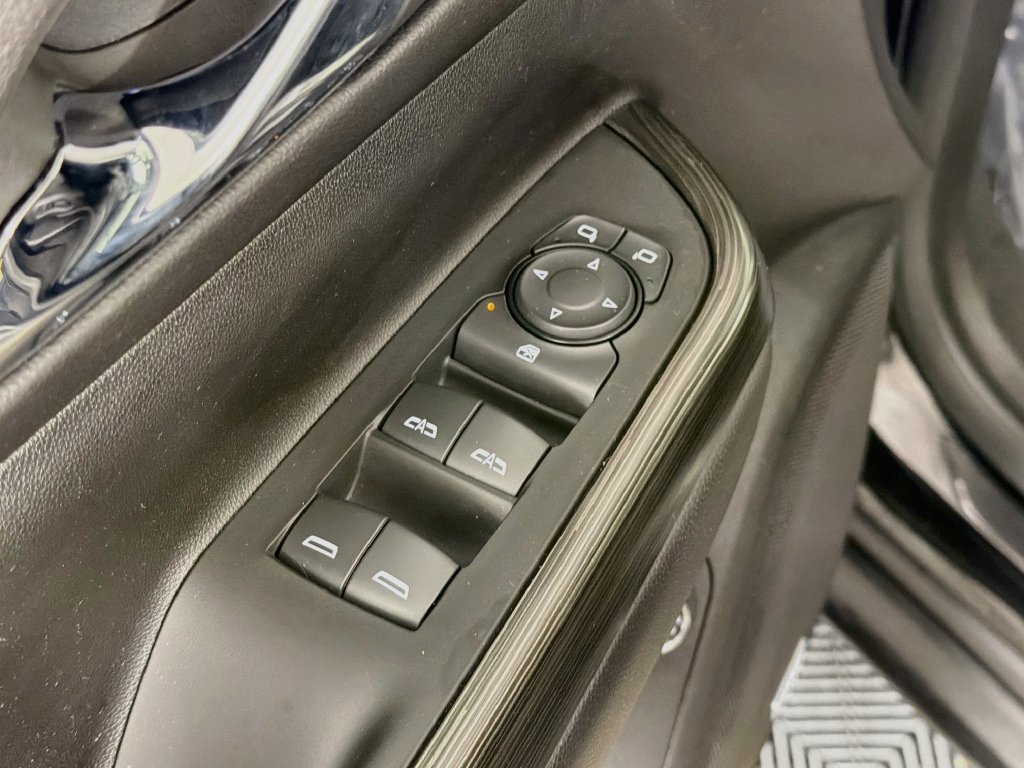Used 2023 GMC Acadia SLT FWD image 18