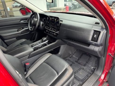 Used 2023 Nissan Pathfinder SL image 18