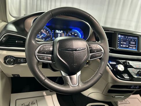 Used 2024 Chrysler Voyager LX image 15