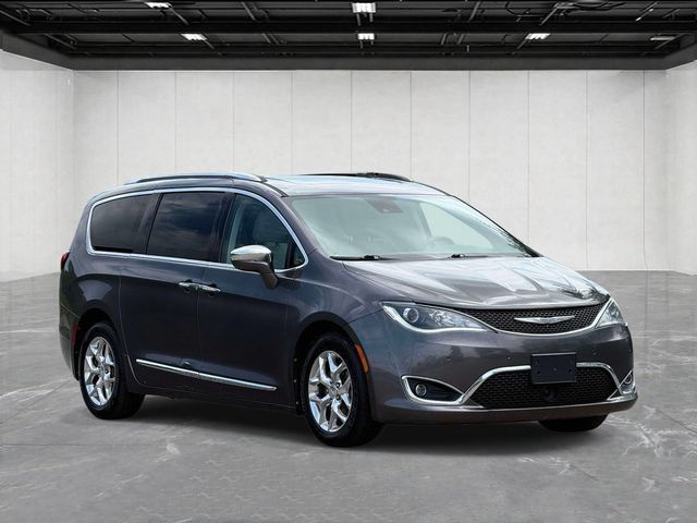 Used 2017 Chrysler Pacifica Limited w/ UConnect Theater Package FWD image 7