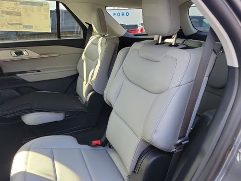 New 2026 Ford Explorer Active w/ Active Comfort Package image 12