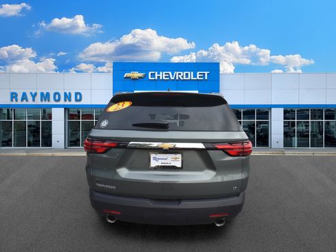 Used 2023 Chevrolet Traverse LT FWD image 4