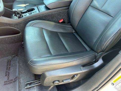 Certified 2025 Volvo XC40 B5 Core image 17