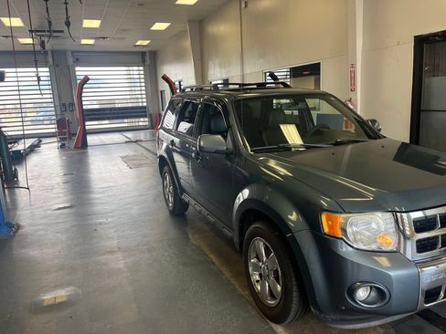 Used 2010 Ford Escape Limited FWD image 1