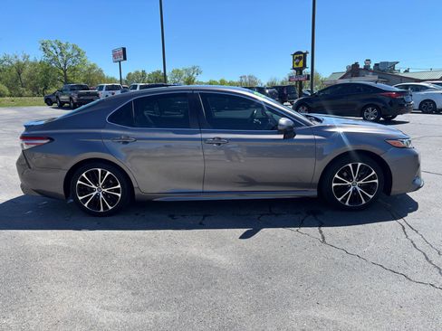 Used 2019 Toyota Camry SE image 8